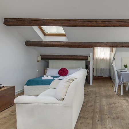 Nice Lovely Attic For 4 Person With Wifi - A/C เวนิส ภายนอก รูปภาพ