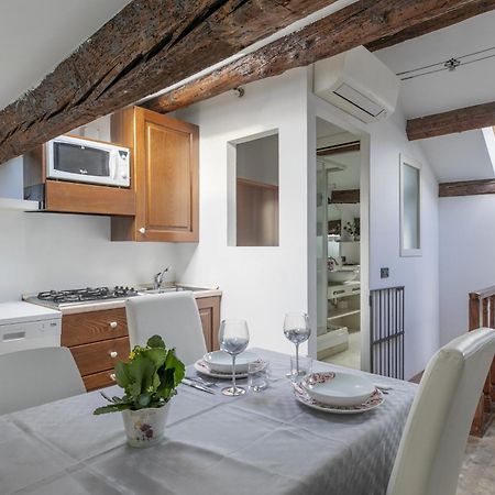 Nice Lovely Attic For 4 Person With Wifi - A/C เวนิส ภายนอก รูปภาพ