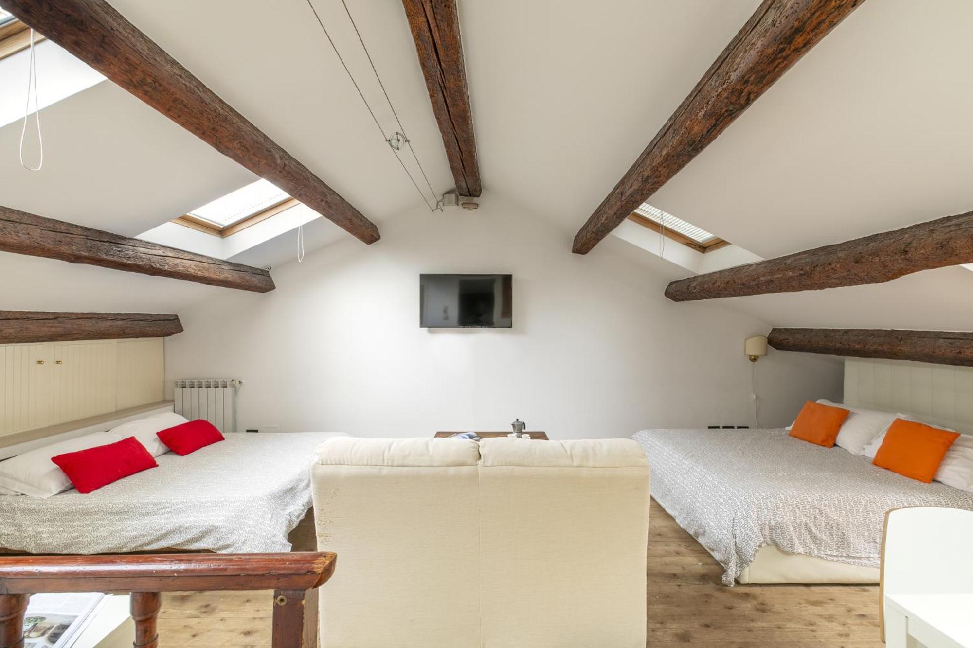 Nice Lovely Attic For 4 Person With Wifi - A/C เวนิส ภายนอก รูปภาพ