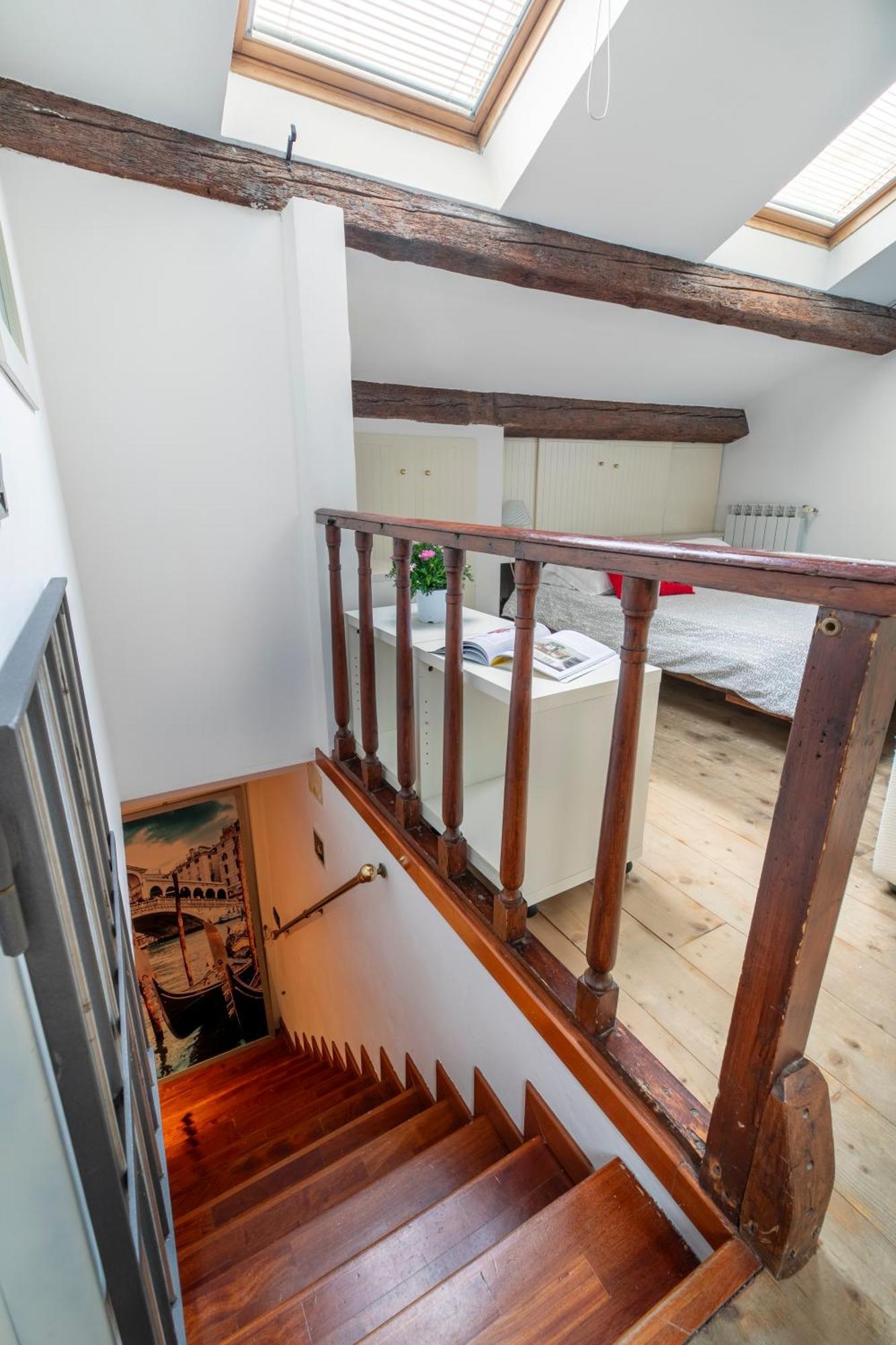 Nice Lovely Attic For 4 Person With Wifi - A/C เวนิส ภายนอก รูปภาพ