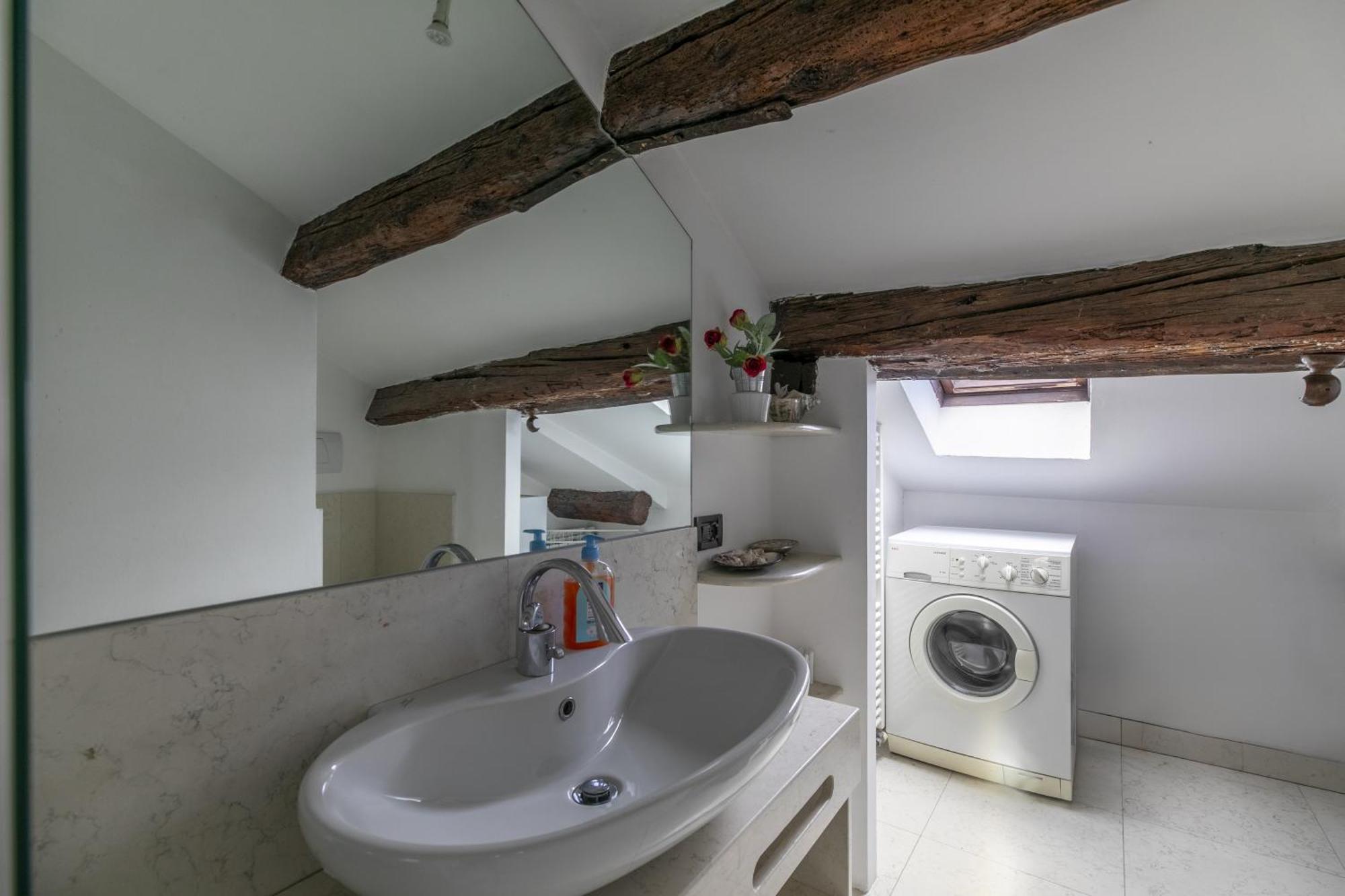 Nice Lovely Attic For 4 Person With Wifi - A/C เวนิส ภายนอก รูปภาพ