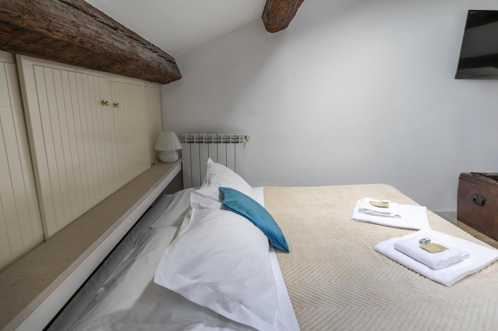Nice Lovely Attic For 4 Person With Wifi - A/C เวนิส ภายนอก รูปภาพ