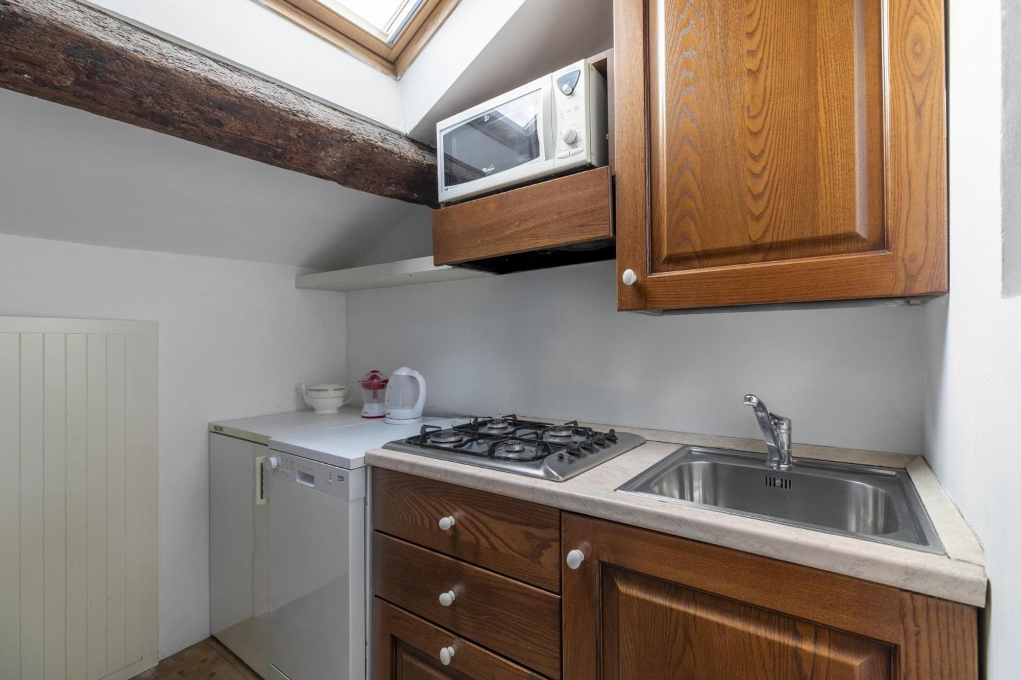 Nice Lovely Attic For 4 Person With Wifi - A/C เวนิส ภายนอก รูปภาพ