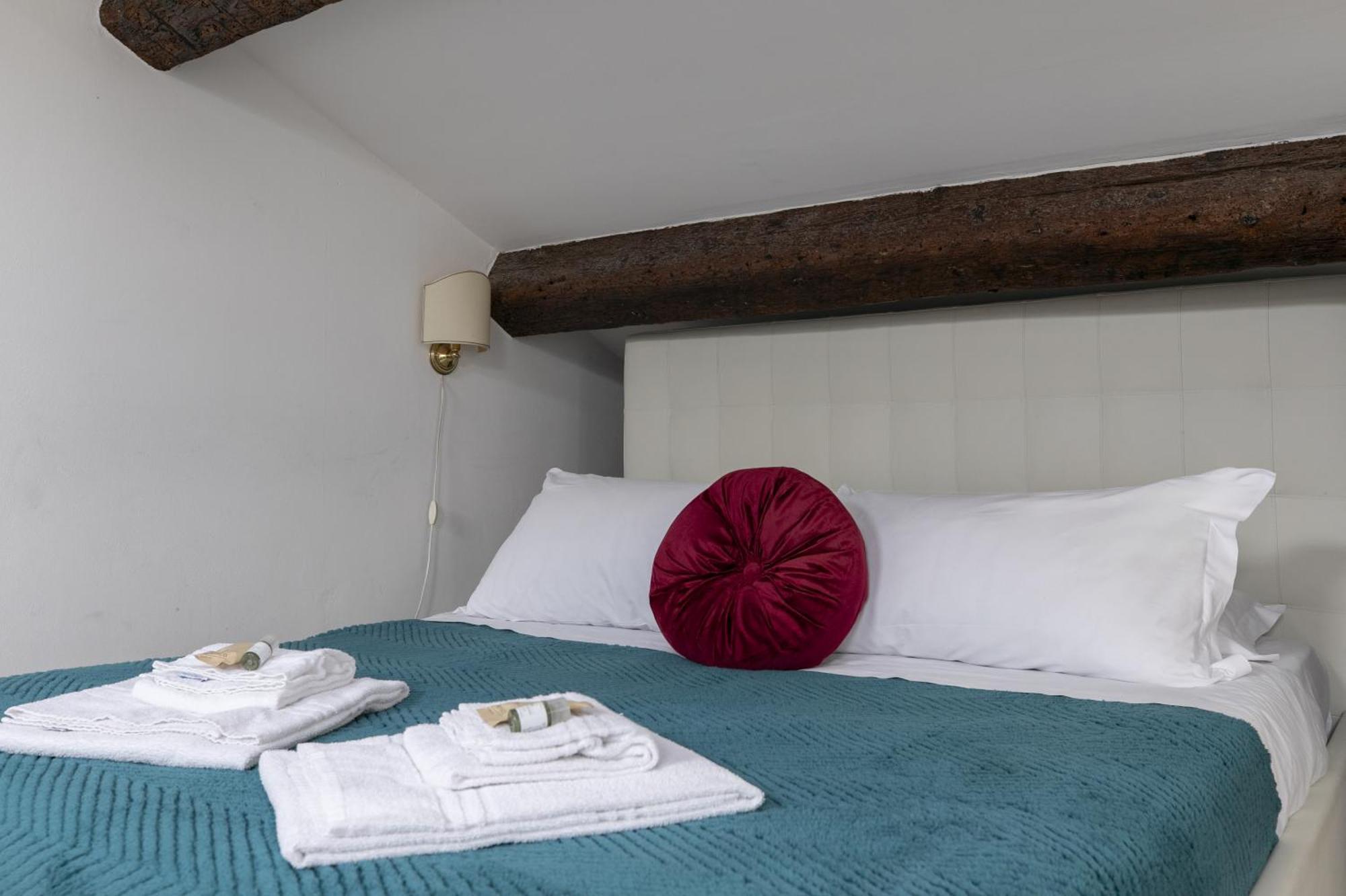 Nice Lovely Attic For 4 Person With Wifi - A/C เวนิส ภายนอก รูปภาพ