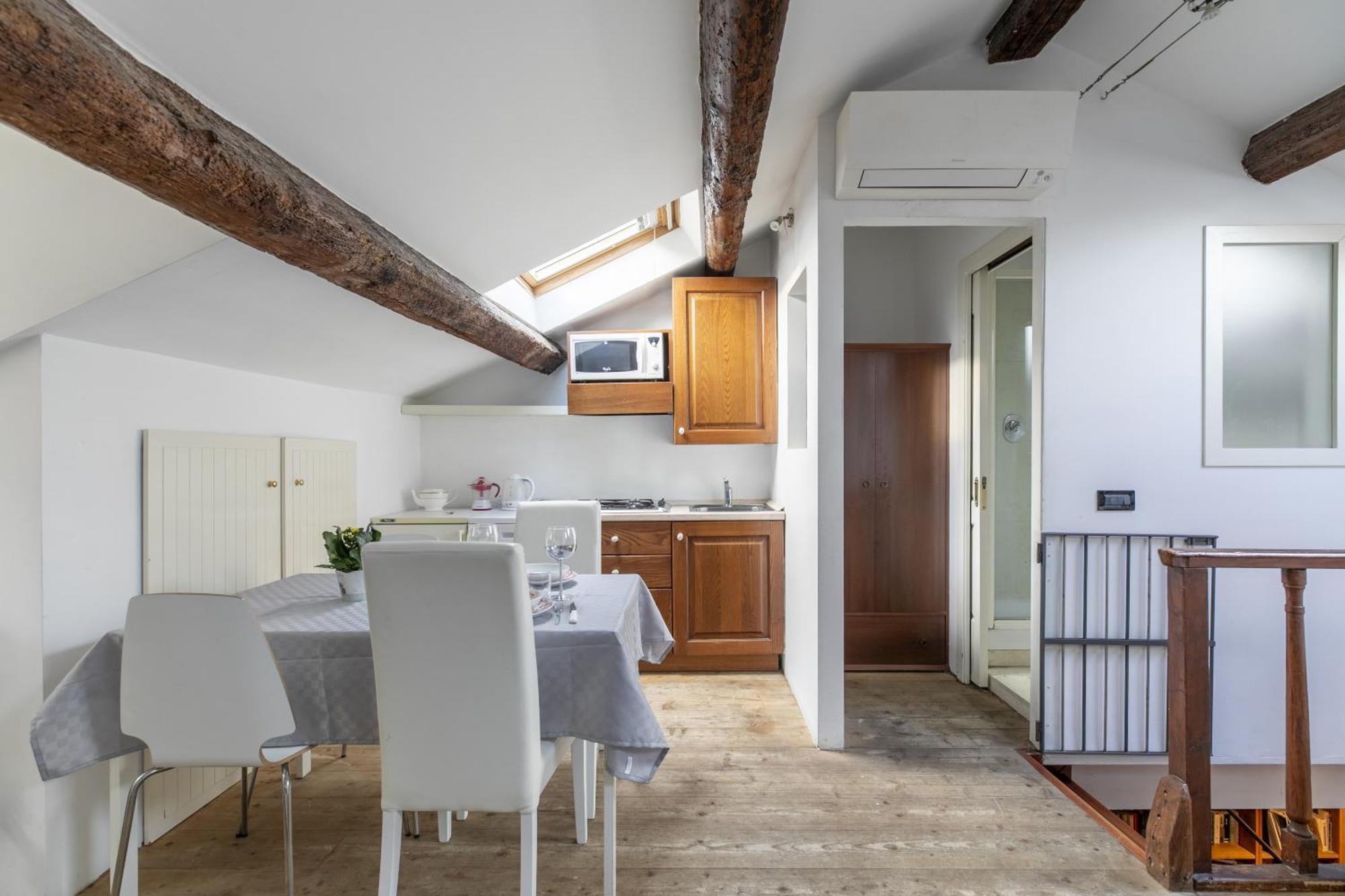 Nice Lovely Attic For 4 Person With Wifi - A/C เวนิส ภายนอก รูปภาพ