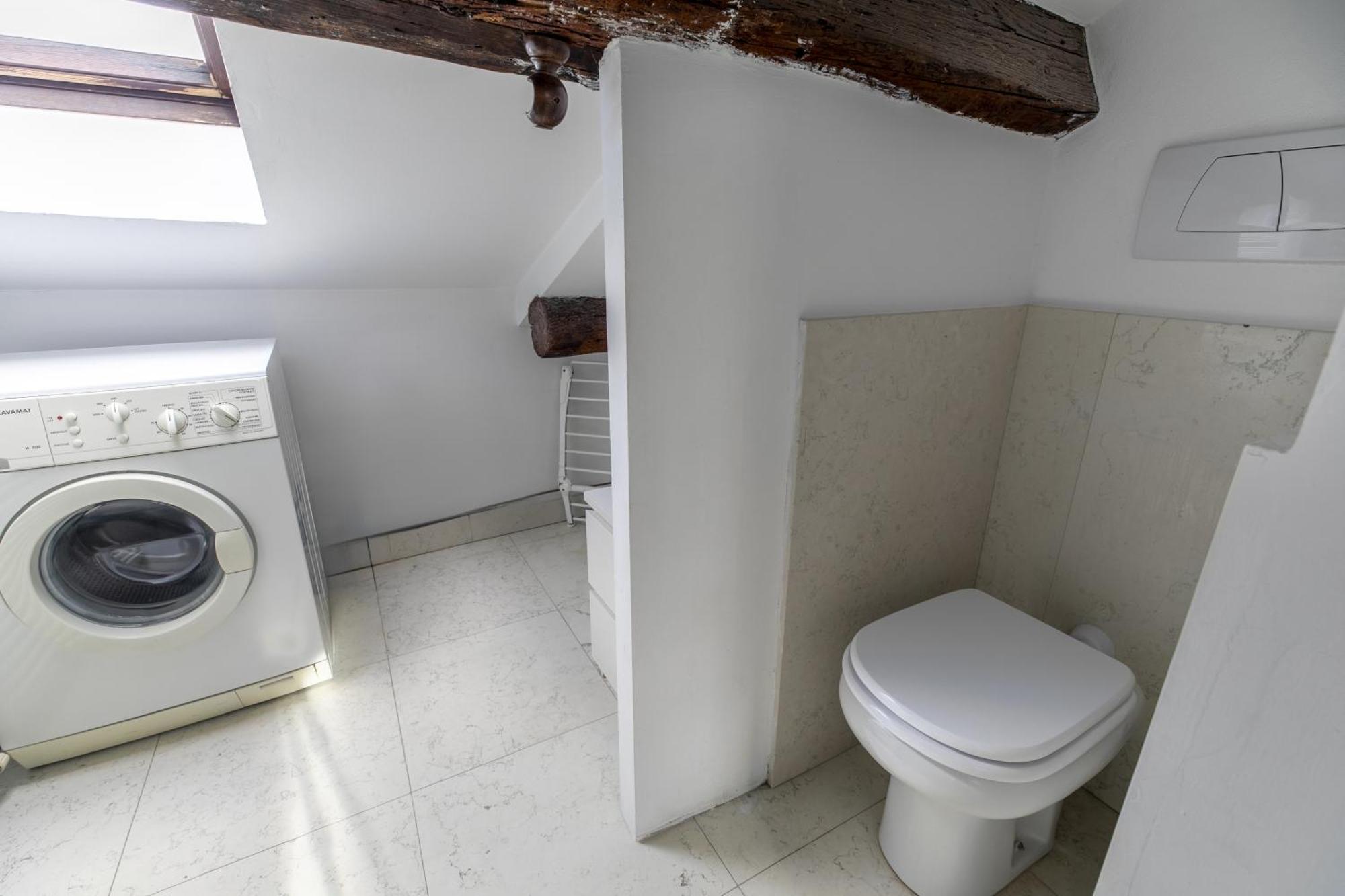 Nice Lovely Attic For 4 Person With Wifi - A/C เวนิส ภายนอก รูปภาพ
