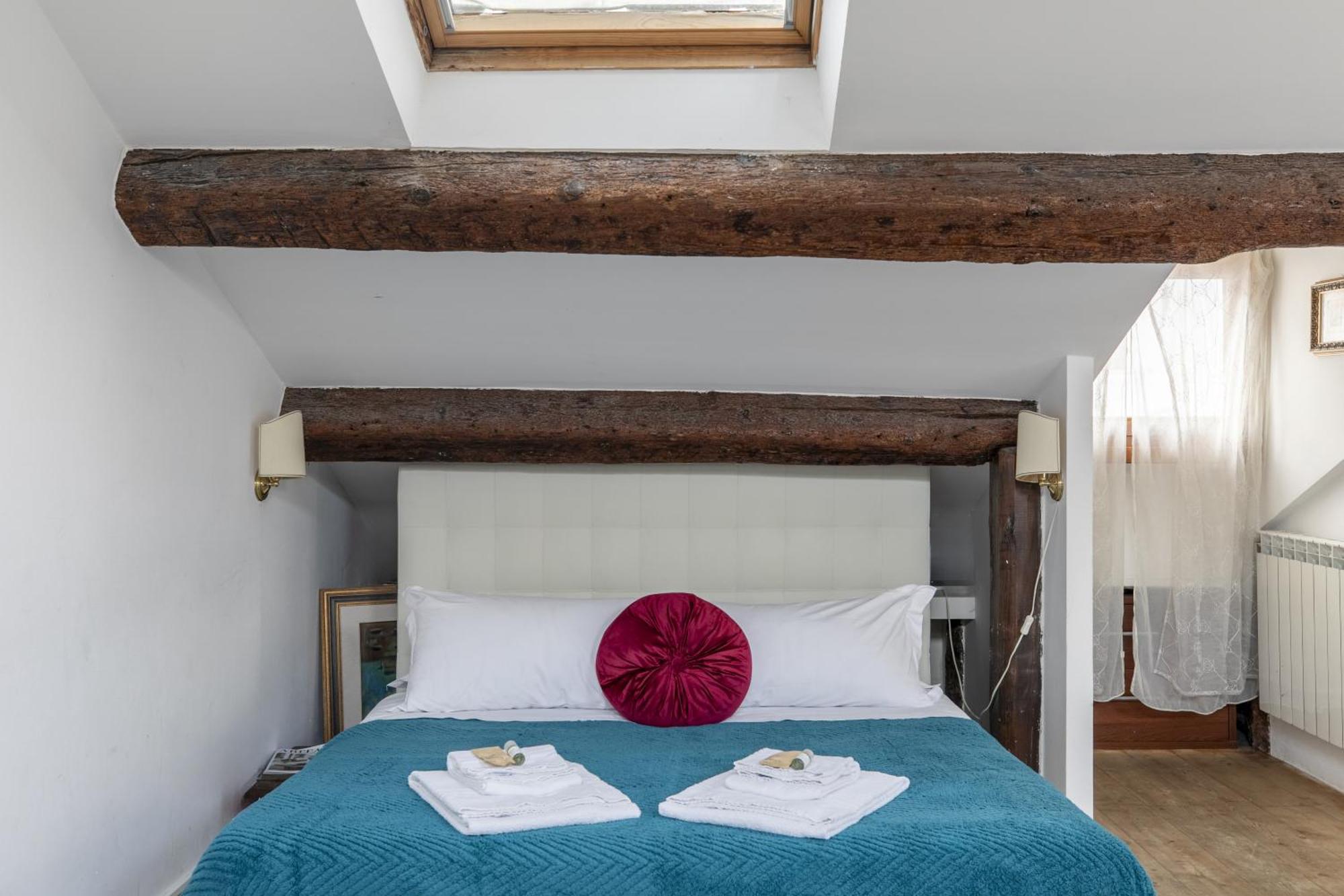 Nice Lovely Attic For 4 Person With Wifi - A/C เวนิส ภายนอก รูปภาพ