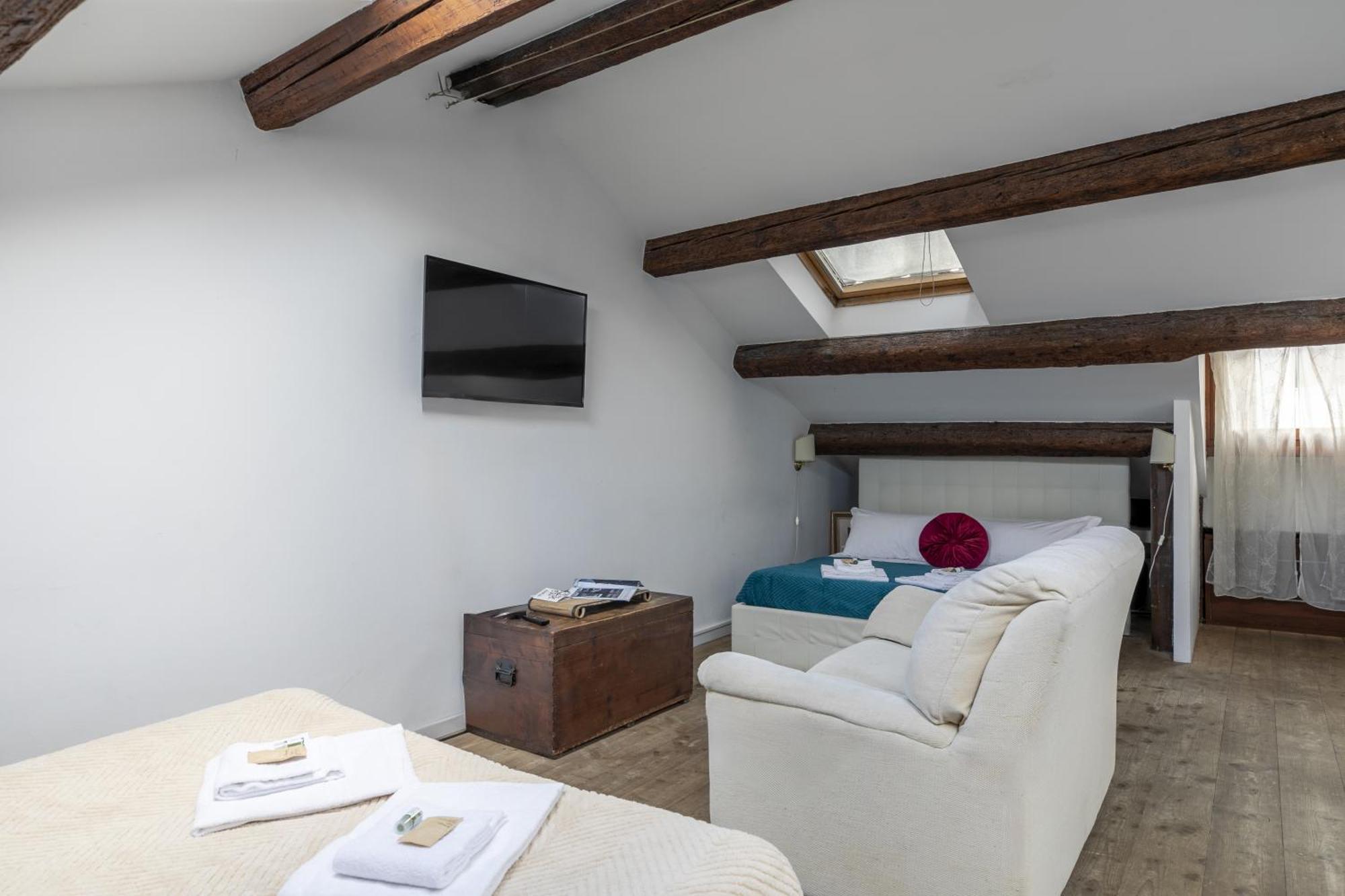 Nice Lovely Attic For 4 Person With Wifi - A/C เวนิส ภายนอก รูปภาพ