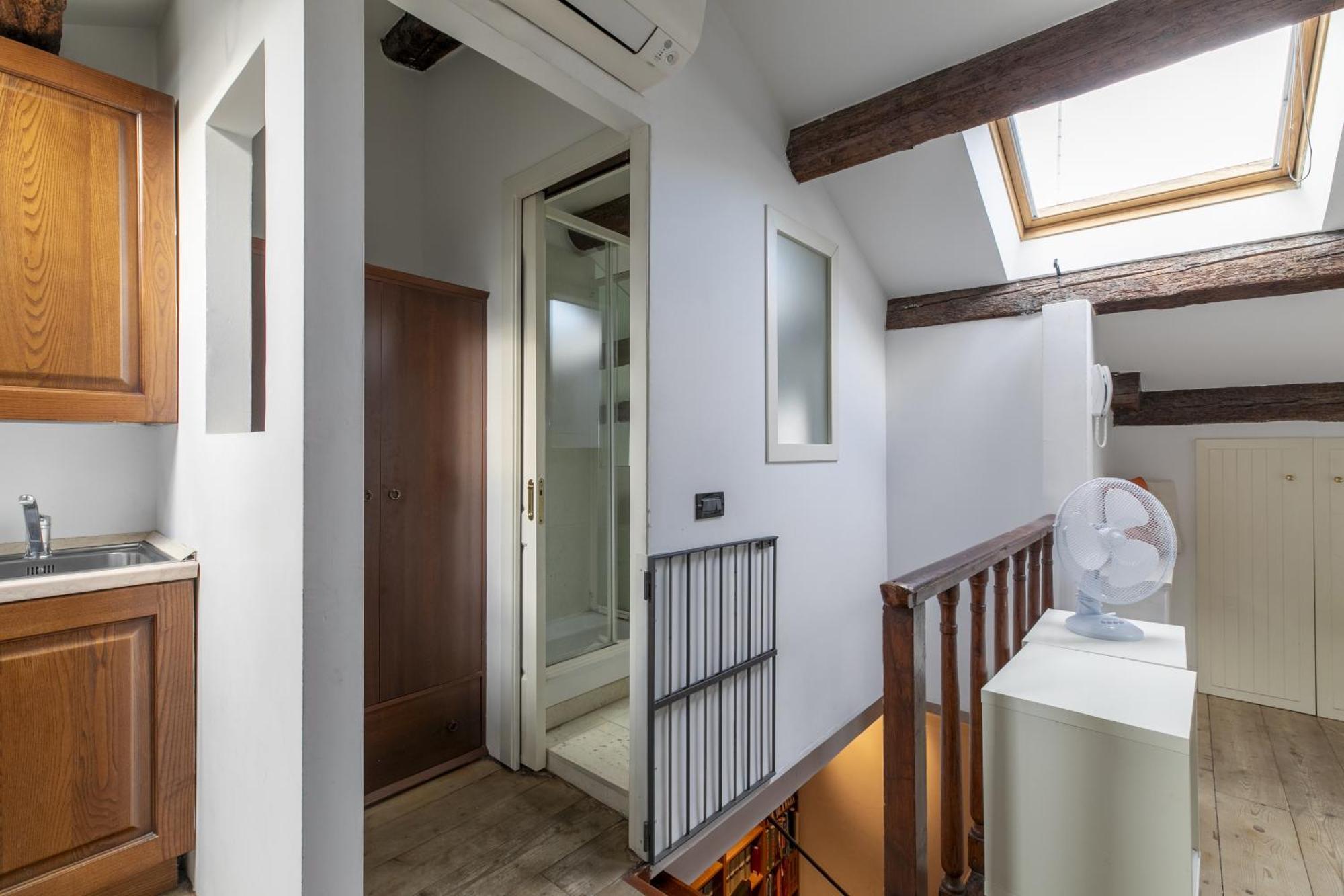 Nice Lovely Attic For 4 Person With Wifi - A/C เวนิส ภายนอก รูปภาพ