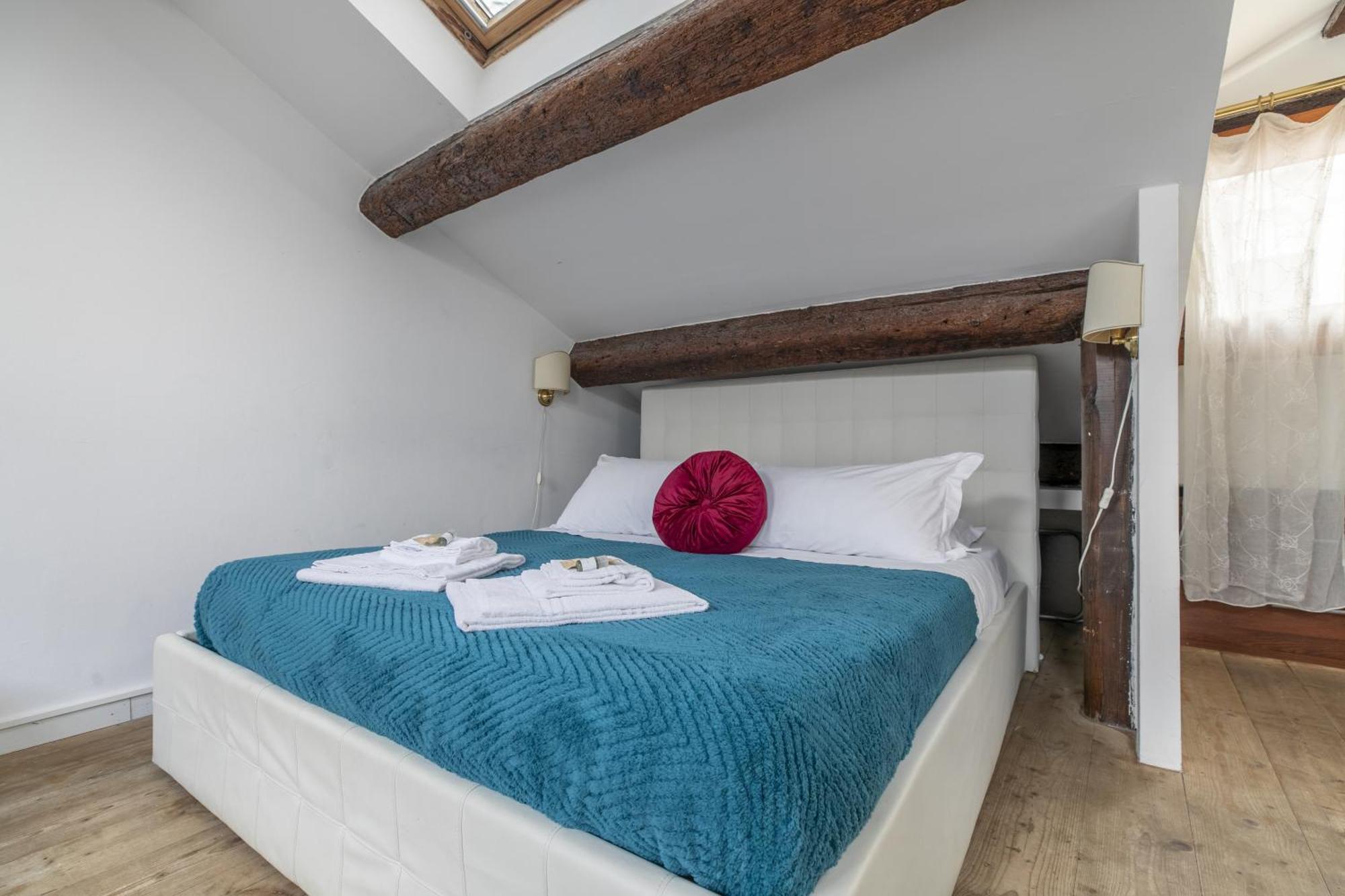 Nice Lovely Attic For 4 Person With Wifi - A/C เวนิส ภายนอก รูปภาพ