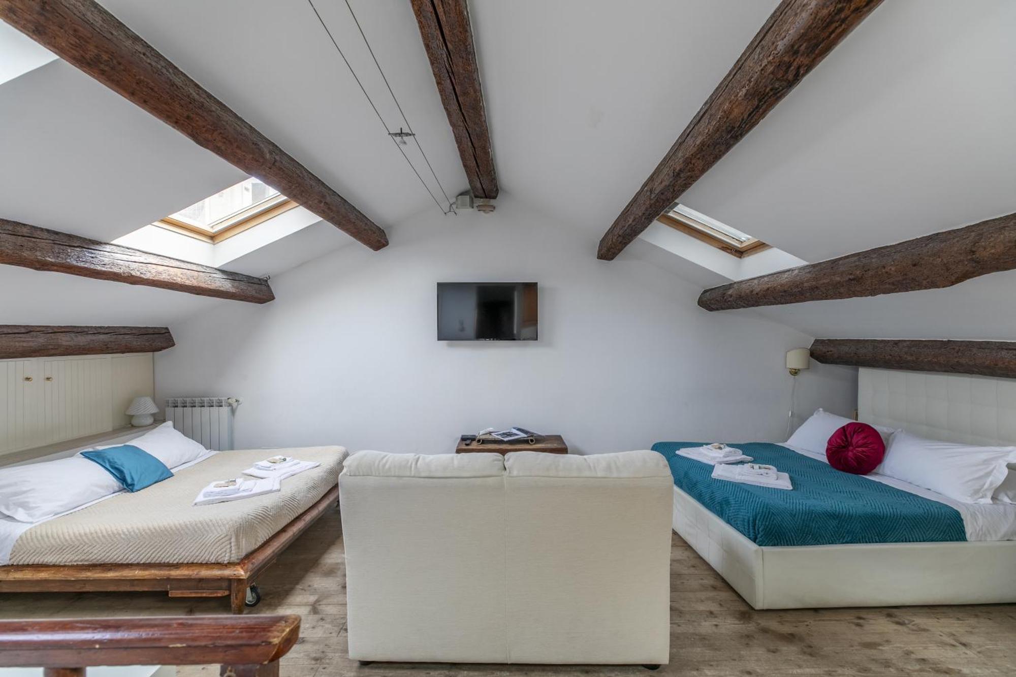 Nice Lovely Attic For 4 Person With Wifi - A/C เวนิส ภายนอก รูปภาพ