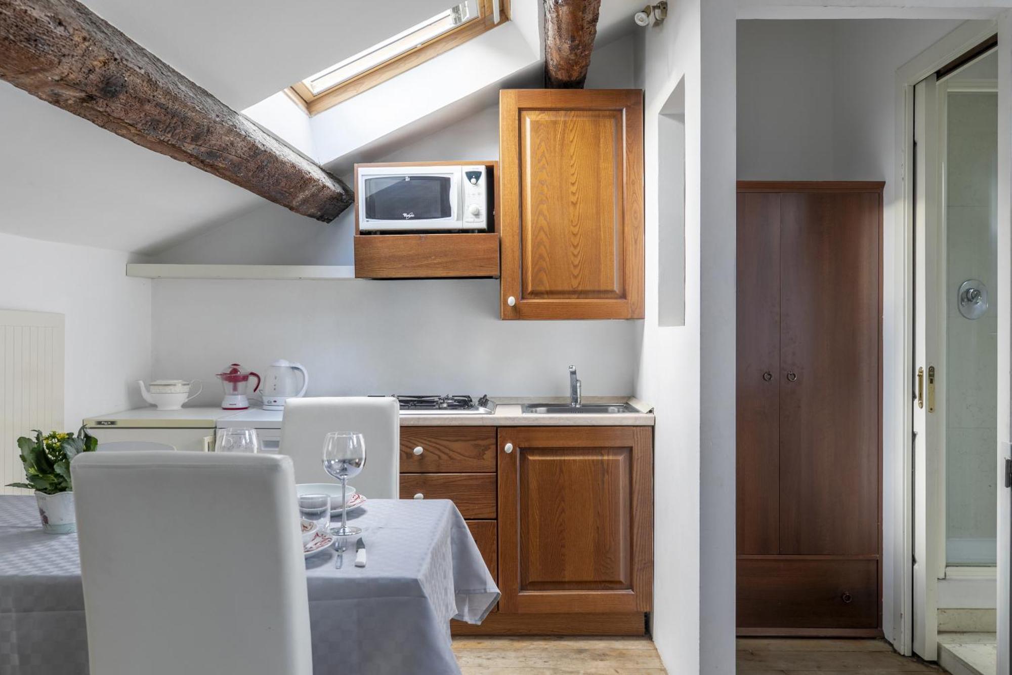 Nice Lovely Attic For 4 Person With Wifi - A/C เวนิส ภายนอก รูปภาพ