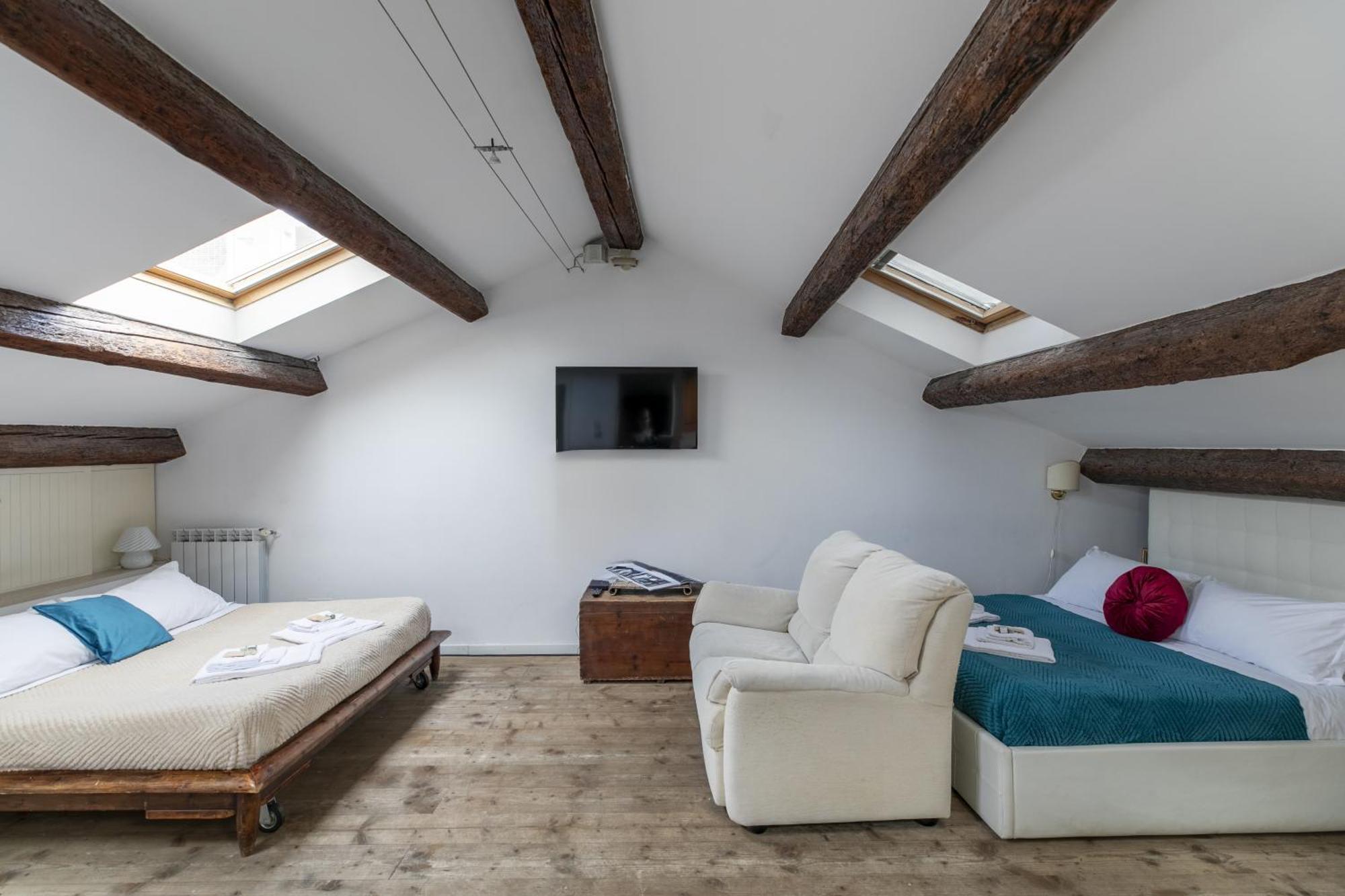 Nice Lovely Attic For 4 Person With Wifi - A/C เวนิส ภายนอก รูปภาพ